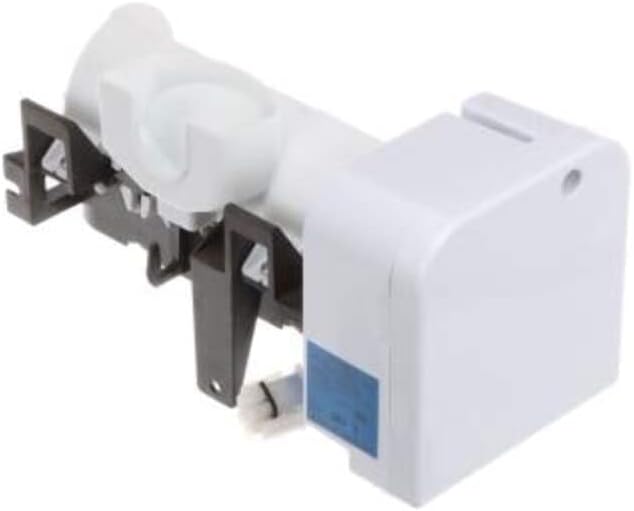 GE Refrigerator Ice Maker Assembly
