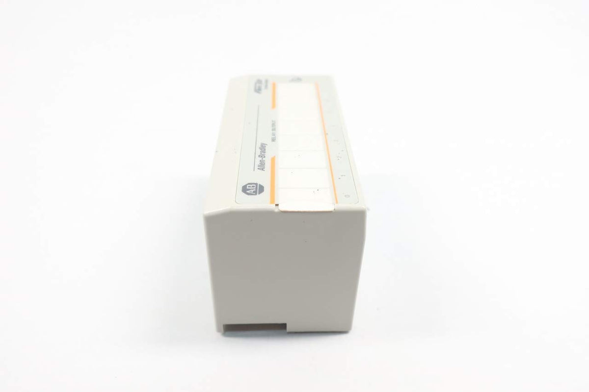 ALLEN BRADLEY 1794-OW8 PLC MODULE
