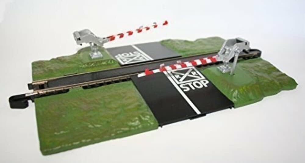 Trains E-Z TRACK CROSSING GATE - HO Scale Medium