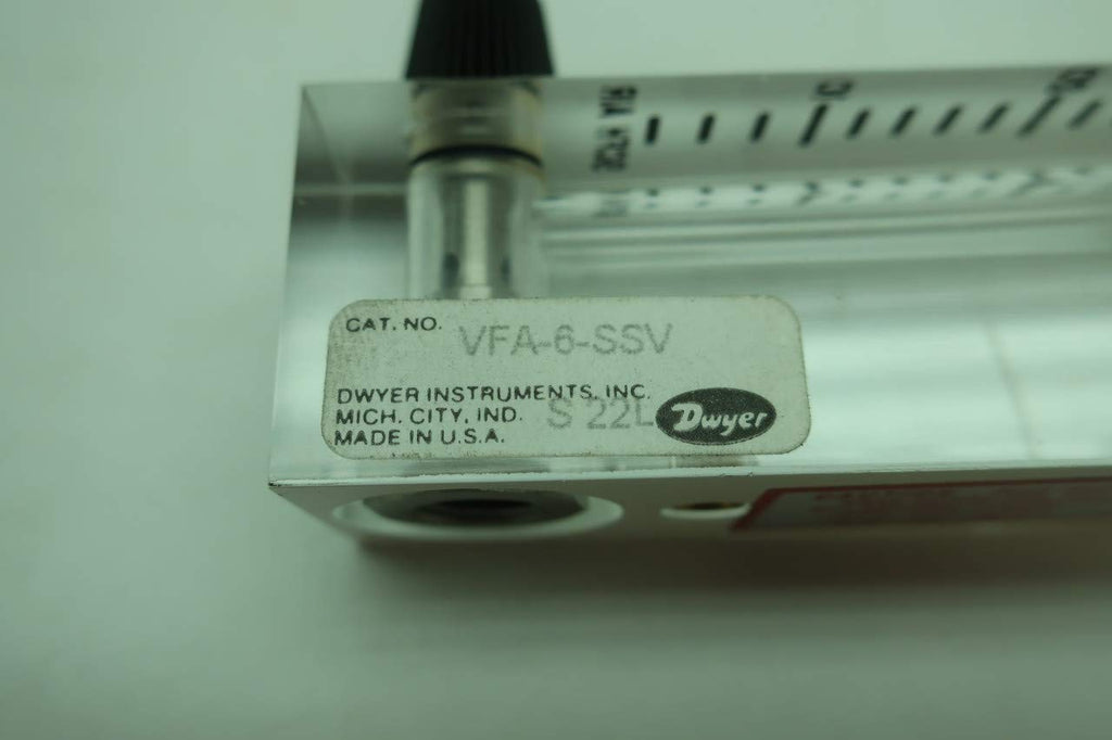 DWYER VFA-6-SSV Variable Area Flow Meter 0-30SCFH 1/8IN NPT D639955