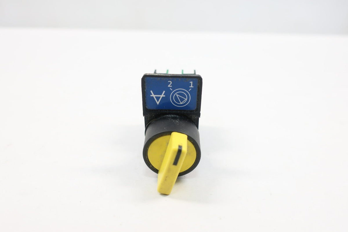 ALLEN BRADLEY 800E-3X10 Yellow 3-Position SELECTOR Switch SER A D608273