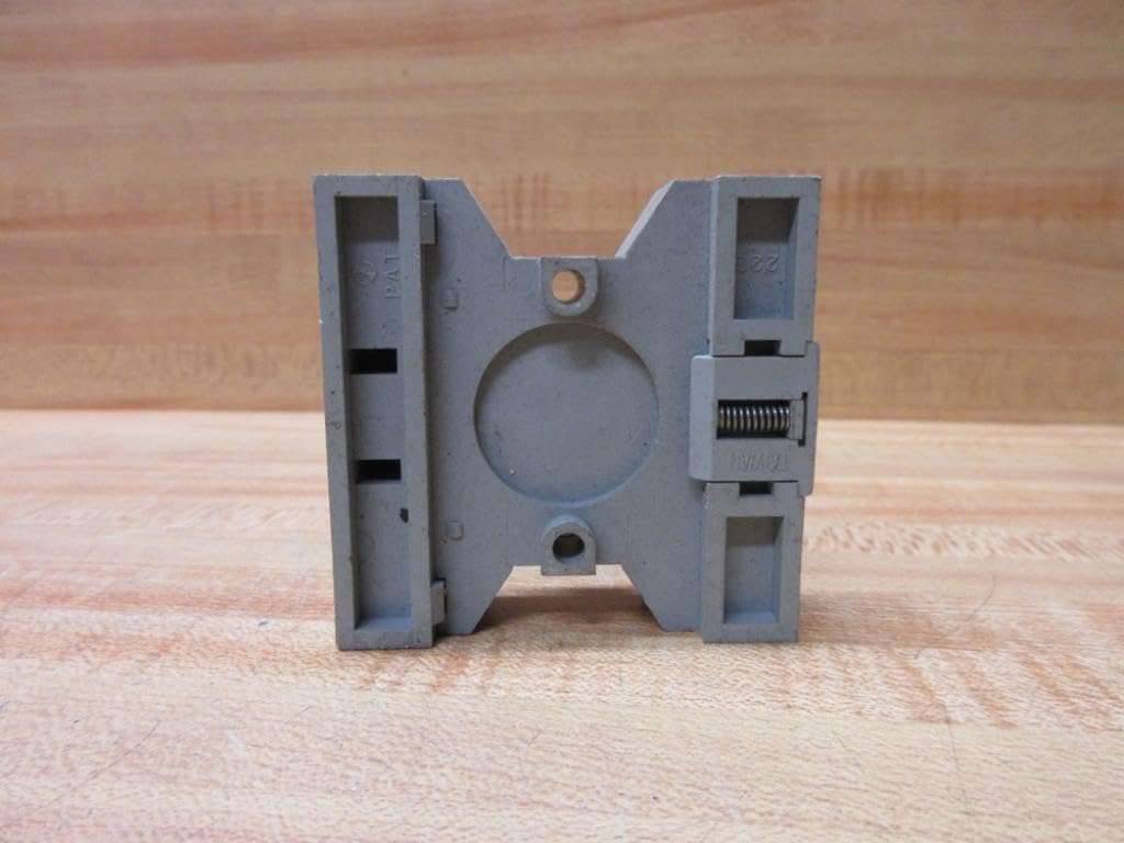 IDEC SR3P-06 RELAY SOCKET, 11PIN, 10A, 300V