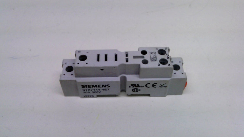 FURNAS ELECTRIC CO 3TX7144-4E7 DIN Rail Mount, 20 AMP, 300 V, Relay Socket