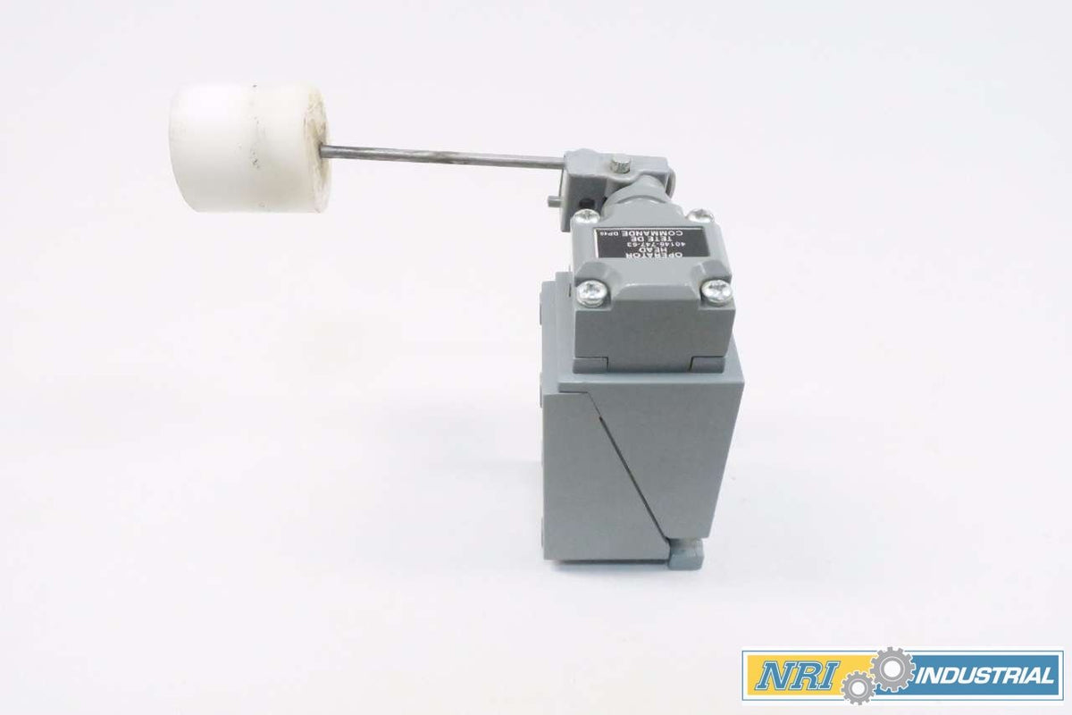 ALLEN BRADLEY 802T-AP OILTIGHT LIMIT SWITCH SER J 600V-AC D549027