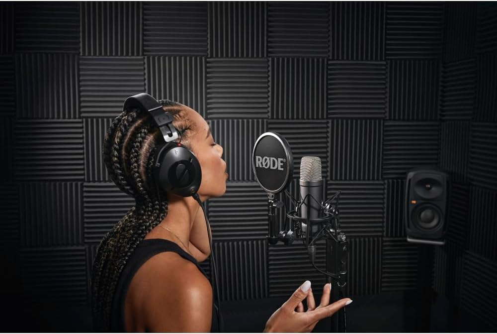 RØDE NT1 Signature Series Large-Diaphragm Condenser Microphone with Shock Mount, Pop Filter and XLR Cable for Music