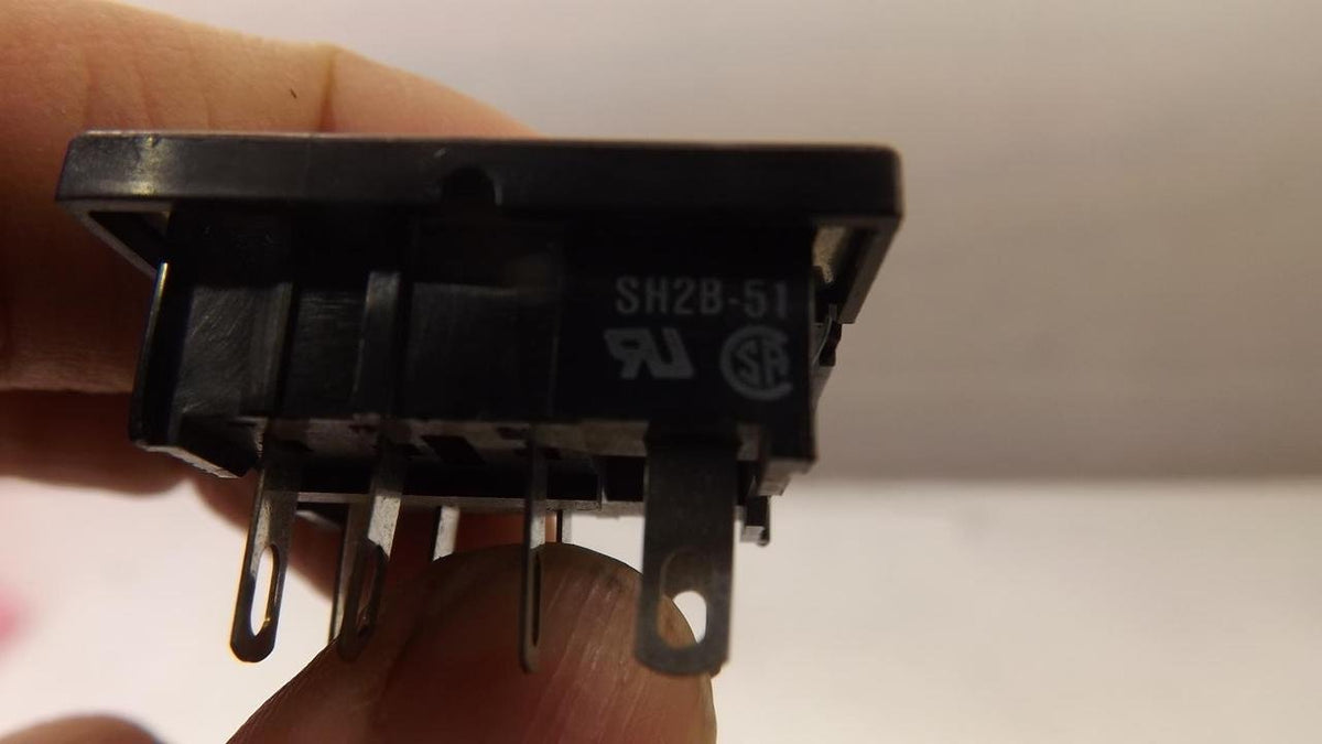 Idec Relay Socket, 8Pin, 10A, 300V - SH2B-51