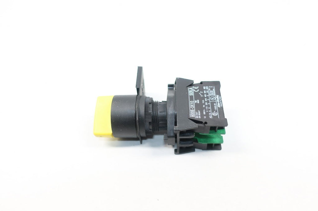 ALLEN BRADLEY 800E-3X10 Yellow 3-Position SELECTOR Switch SER A D608273
