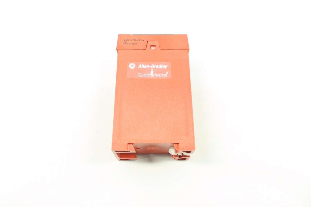 ALLEN BRADLEY 440R-T07114 CUI GUARDMASTER Safety Relay 110/240V-AC D563332