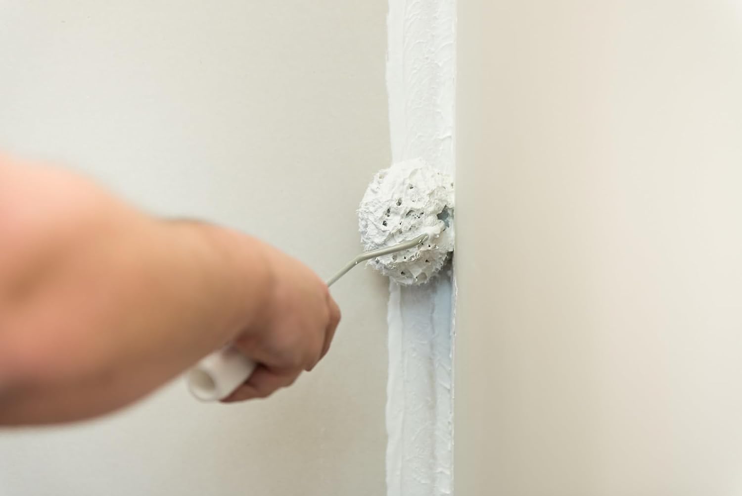 3 in. Corner Roller and Applicator - Drywall Mud Corner Tool Applies Compound and Creases Tape for Inside Corners
