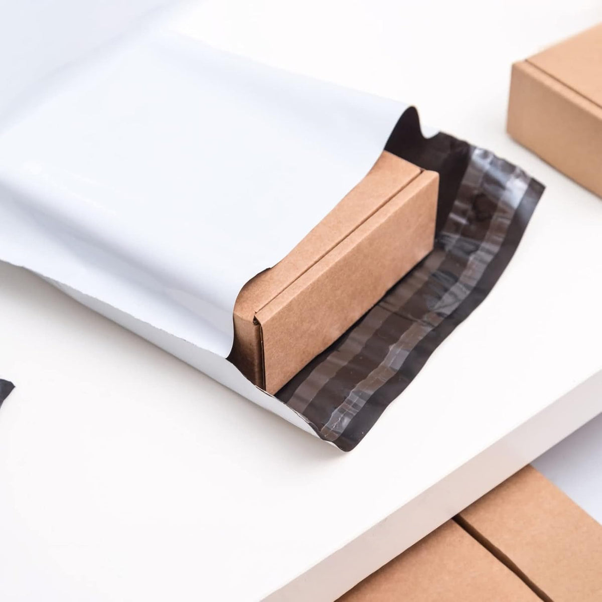200pcs 14.5x19 Poly Mailers 2.5 Mil Envelopes Shipping Bags With Self Sealing Stripe,White Poly Mailers