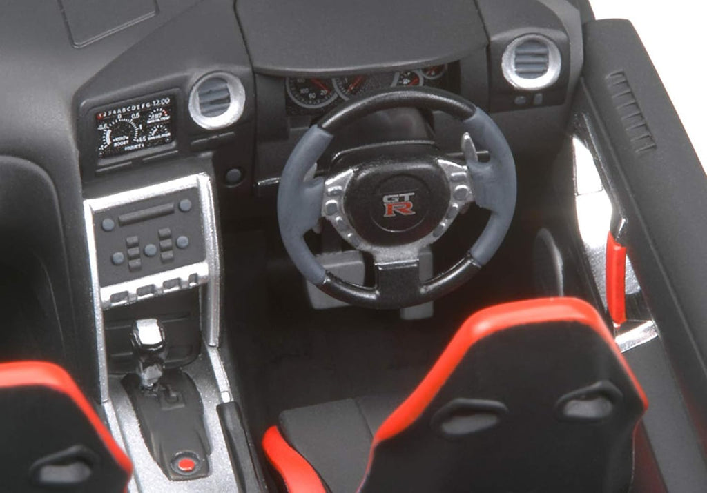 Nissan GT-R R35 - 1/24 Scale Model Kit 24300