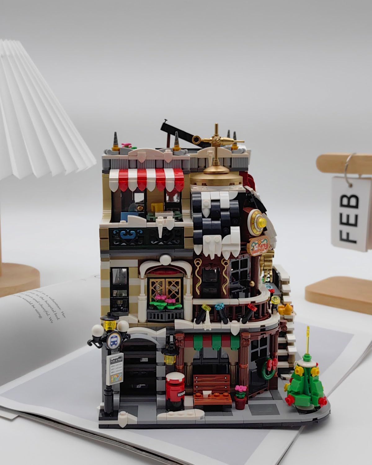Christmas Cafe House Building Block Set, Adult Street View Bricks Model Set, Boys Girls Adult Christmas Holiday Toys