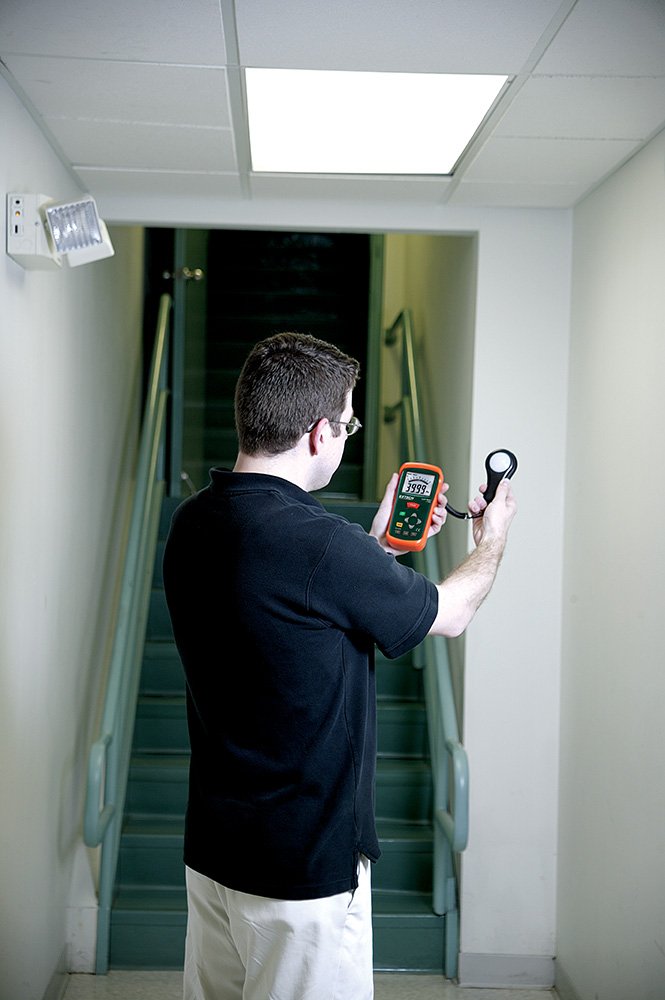 Extech LT300 Light Meter, Remote Sensor, Peak and Relative Modes