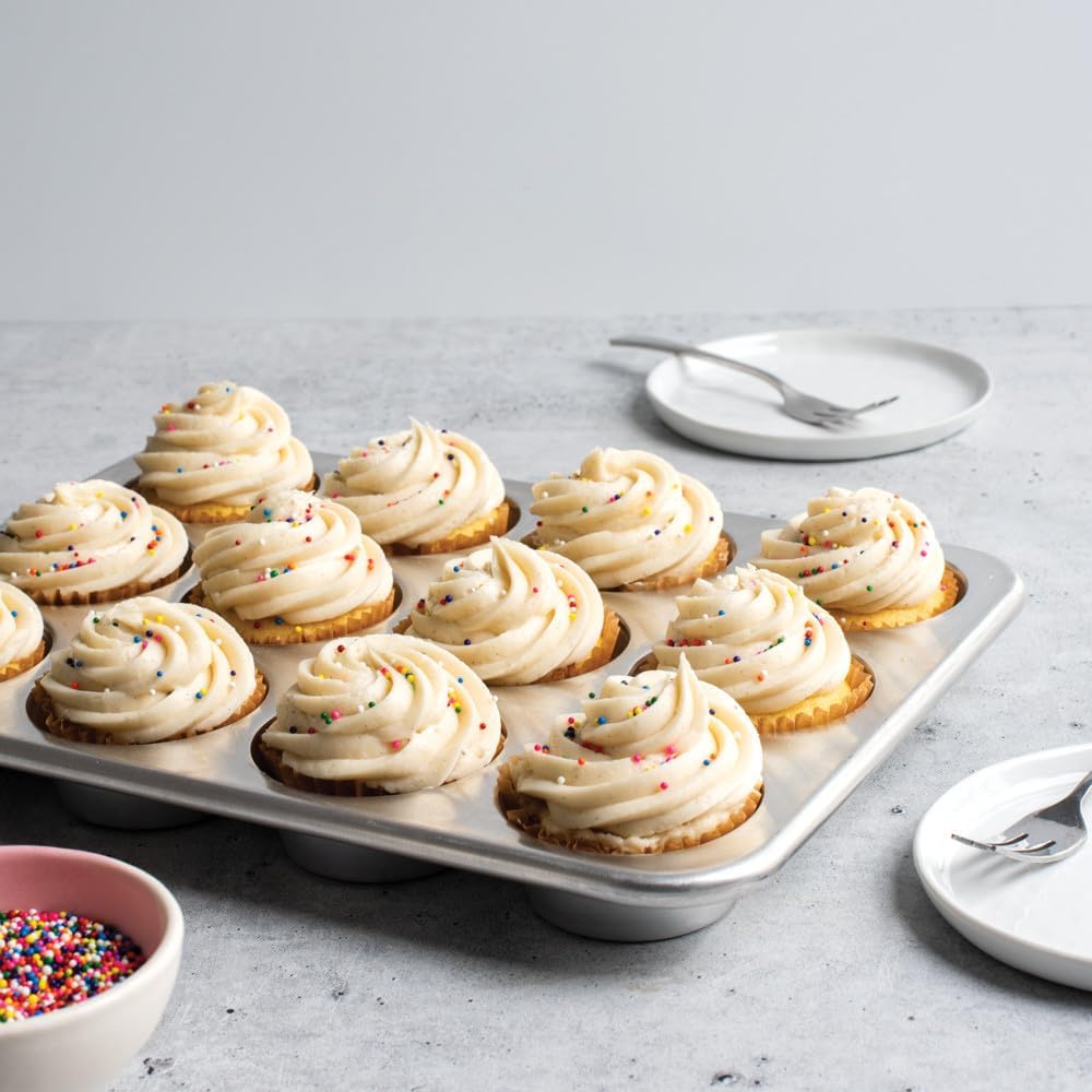 Natural Aluminum Commercial Muffin Pan, 12 Cup
