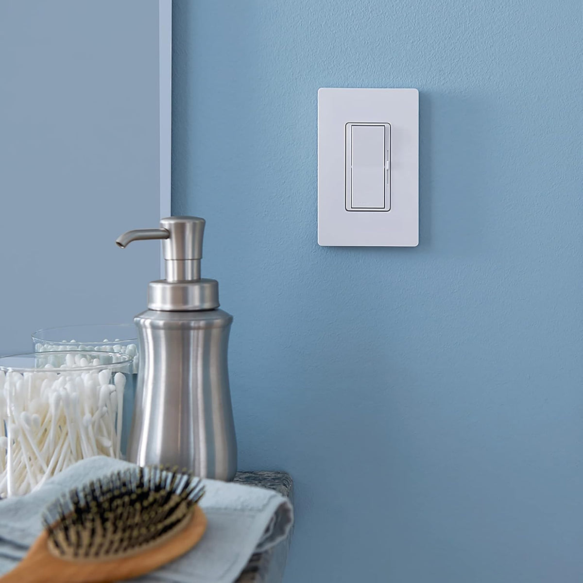 Lutron Claro Light Switch Cover Plate, 1 Gang Wallplate, Satin