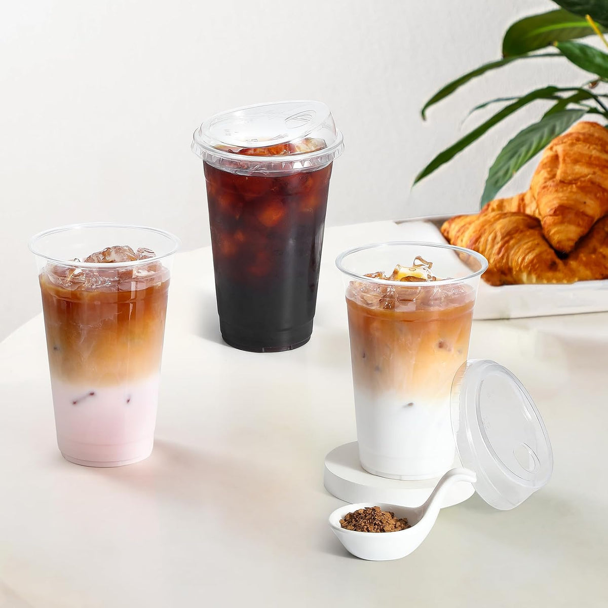 100 Pack 24 oz Disposable Plastic Cups With Strawless Sip-Lids, Clear Plastic Iced Coffee Cups Go for Drinks, Bubble