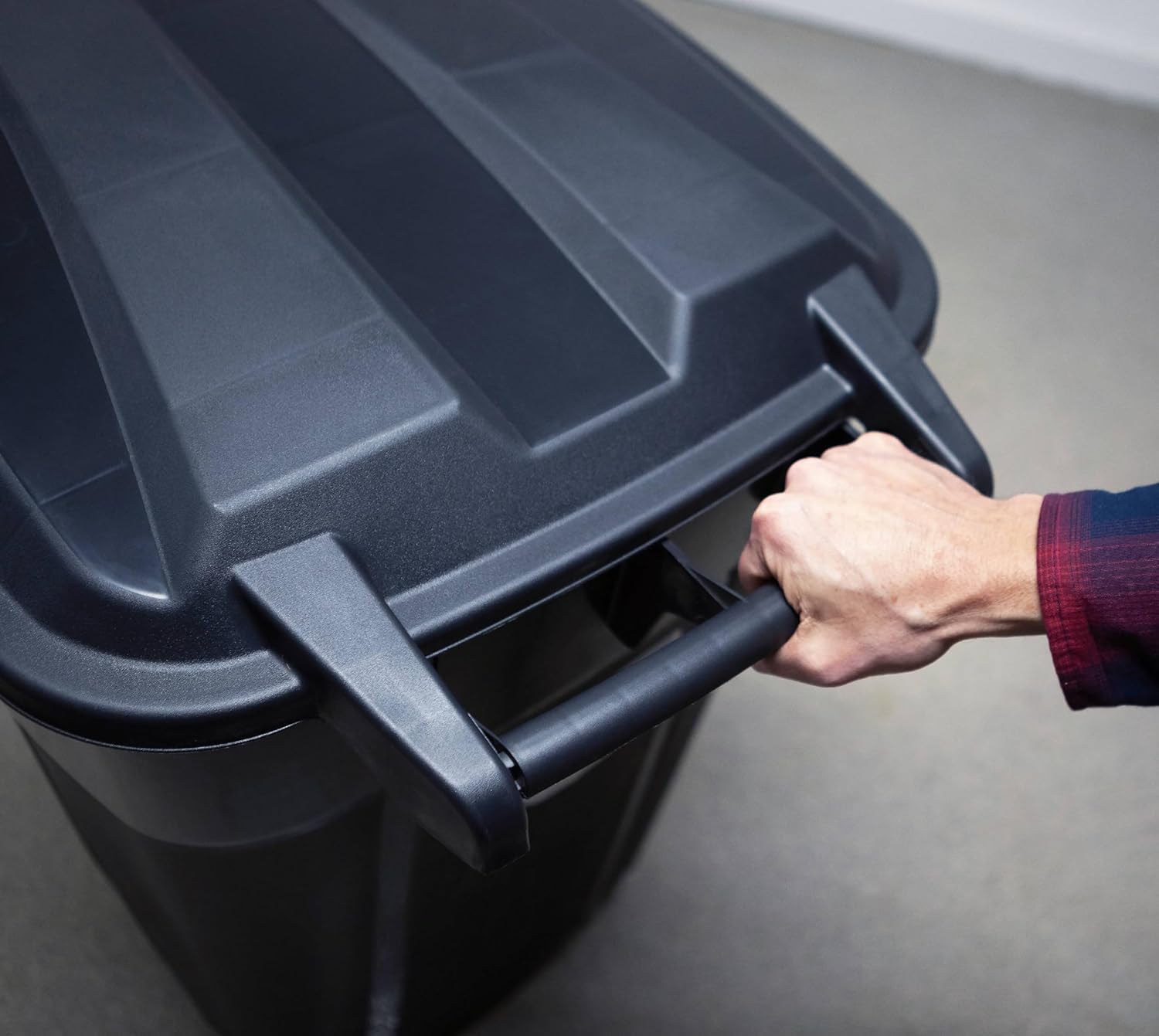 32 Gallon Wheeled Heavy Duty Trash Can with Attached Lid, Outdoor & Indoor Garbage Bin with Hinged Secure Lid