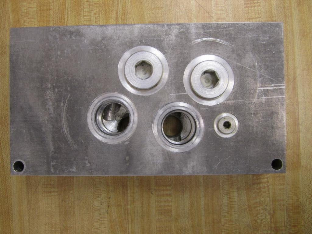 Sun Hydraulics D06-2 Manifold