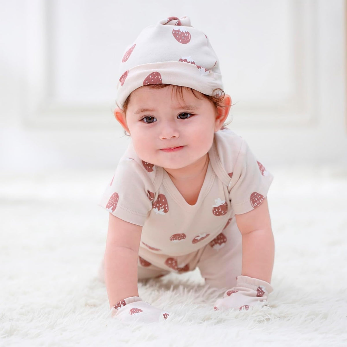 Newborn Layette Gift Set 23-Piece Baby Bodysuits Infant Outfits Essentials and Accessories 0-12 Months