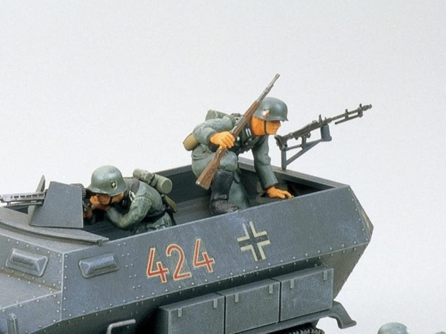 35020 1/35 German Hanomag SDKFZ 251/1 Plastic Model Kit