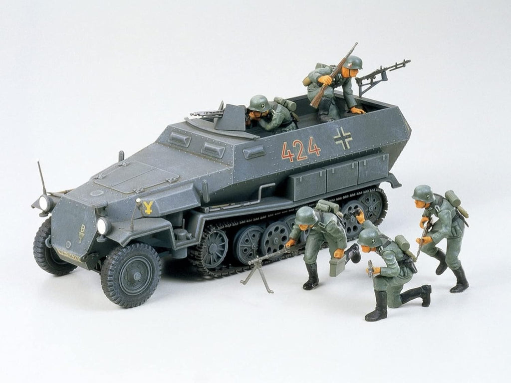 35020 1/35 German Hanomag SDKFZ 251/1 Plastic Model Kit