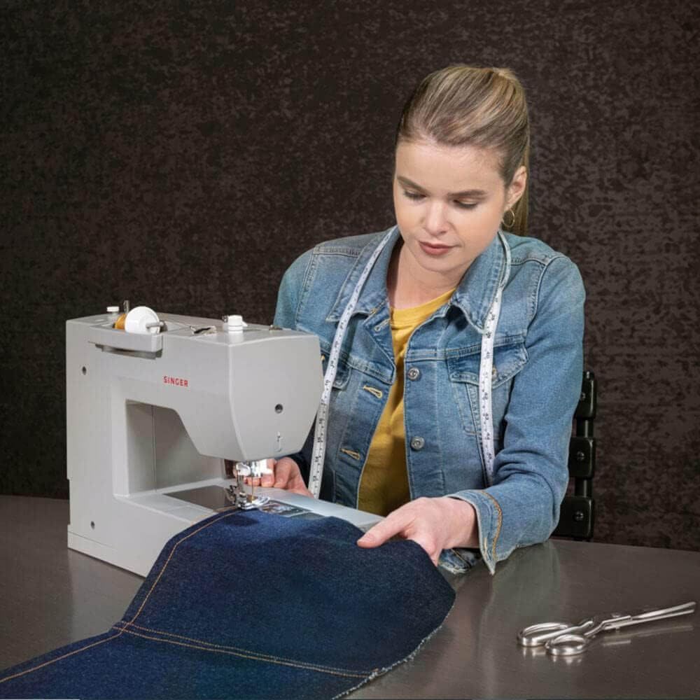 SINGER Heavy Duty 6700C Sewing Machine with Extension Table, LCD Screen, 411 Stitches, Speed Control, Built-in Needle