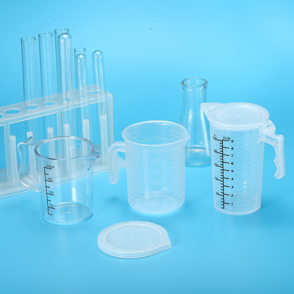 Graduated Beaker, 250ml PP Plastic Liquid Measuring Cup Double Sided Graduations with Handle Lid and Spout for Lab