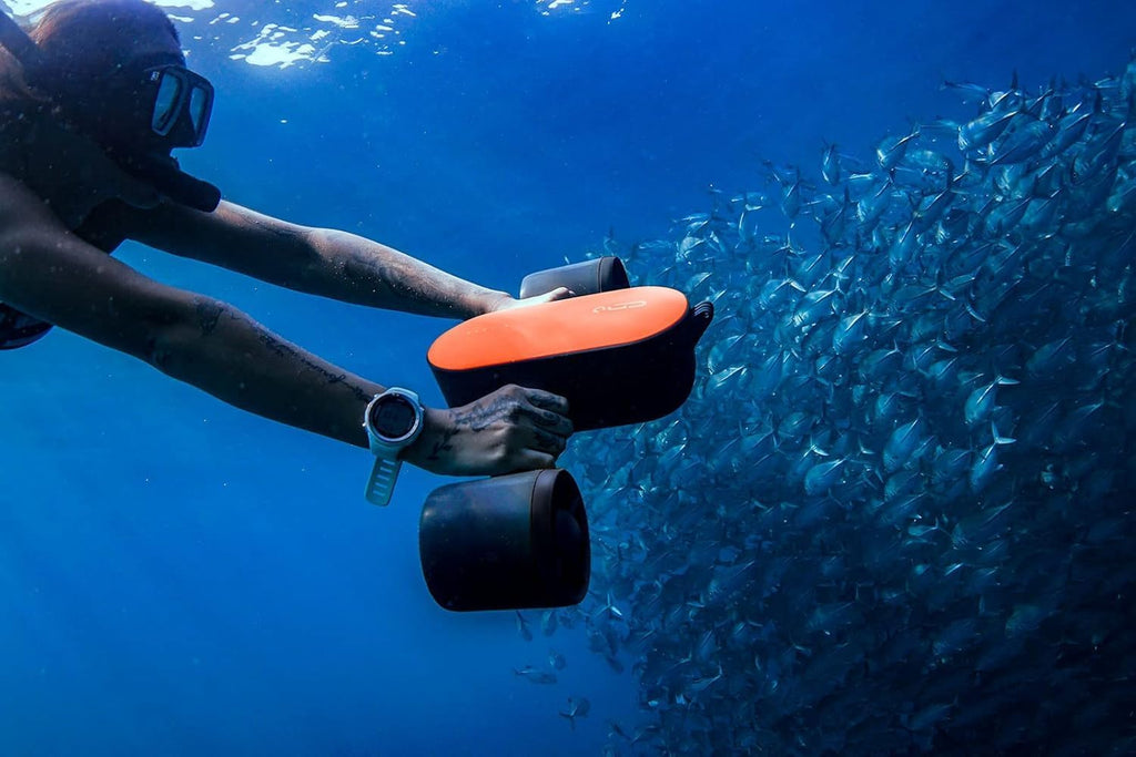 Geneinno S2 Underwater Scooter, Dual-Motor Diving Propulsion System, 4400mAh Battery, 350W Max Power, 4.32km/h Speed