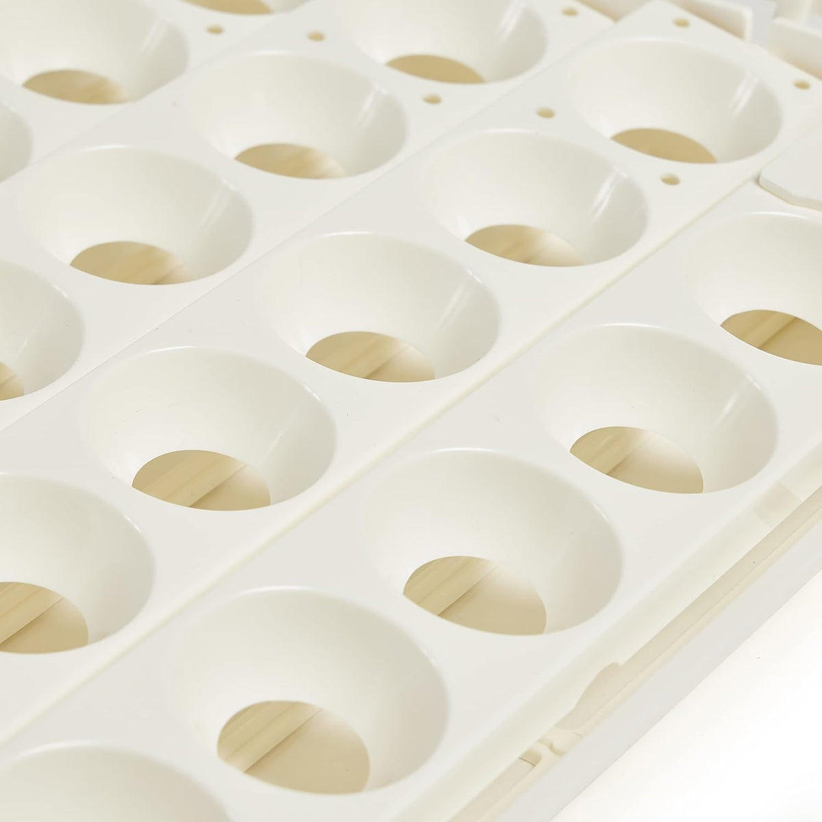 Farm Innovators 3200 Automatic Egg Turner for Incubators, 41 Eggs