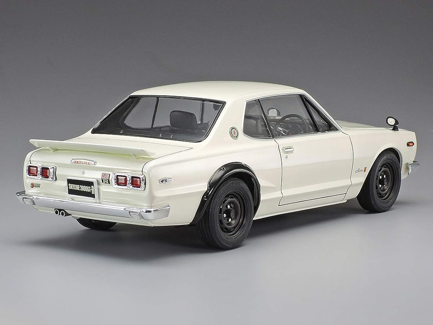 Nissan Skyline 2000 GT-R 1/24 Scale Model Kit 24194