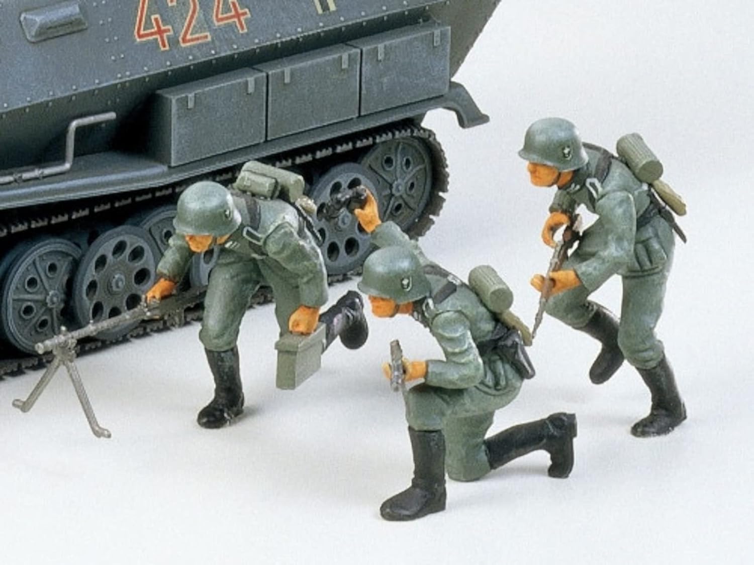 35020 1/35 German Hanomag SDKFZ 251/1 Plastic Model Kit