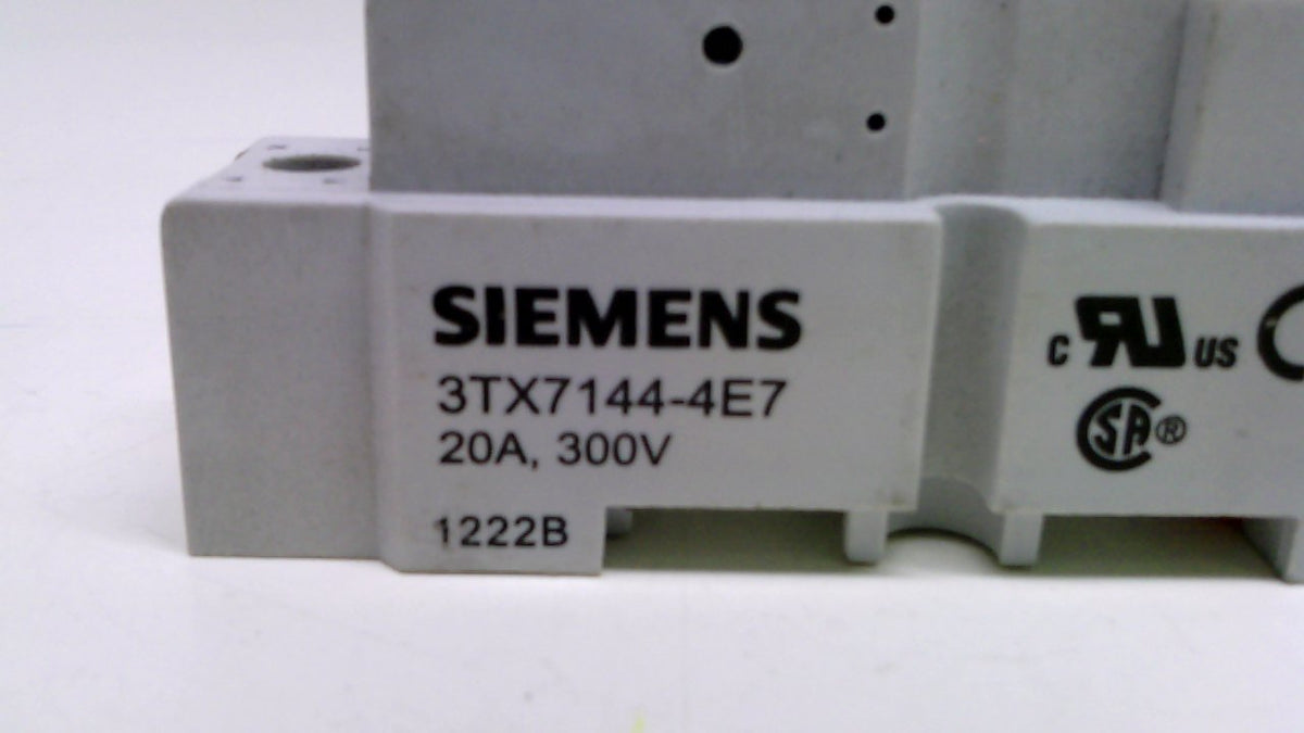 FURNAS ELECTRIC CO 3TX7144-4E7 DIN Rail Mount, 20 AMP, 300 V, Relay Socket