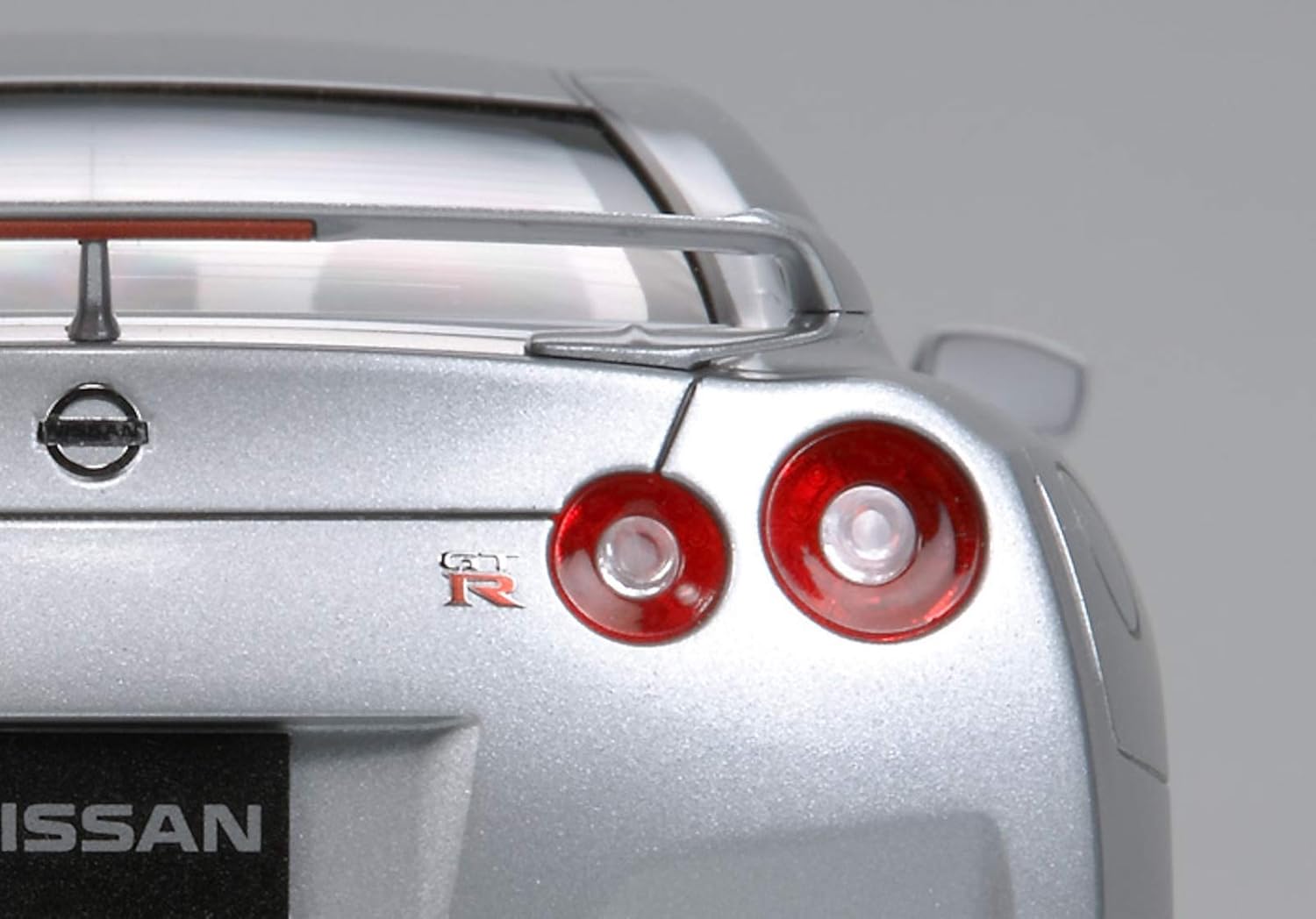 Nissan GT-R R35 - 1/24 Scale Model Kit 24300