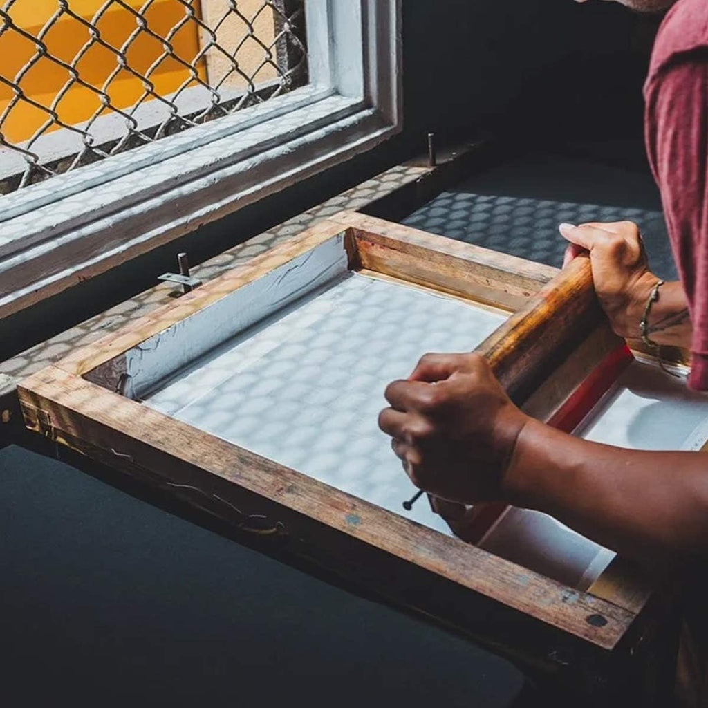 1 Piece 8 x 10 Inch Wood Silk Screen Printing Frame with 110 White Mesh and 1 Piece 4 x 6 Inch Screen Printing Squeegee