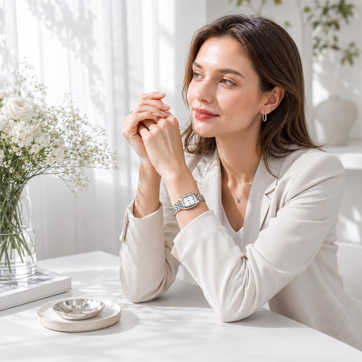 Elegant Tonneau Women's Vintage Gold Bracelet Watch Roman Dial | Timeless vintage tonneau design with an elegant