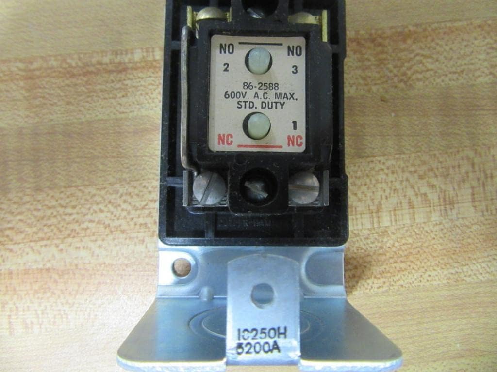 Cutler Hammer 10250H5200 Push Button Station