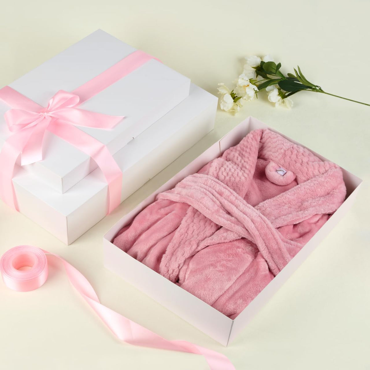 10 Gift Boxes with Lids, 5 Medium 14.3"x9.5"x2", 5 Large 17"x11"x4"