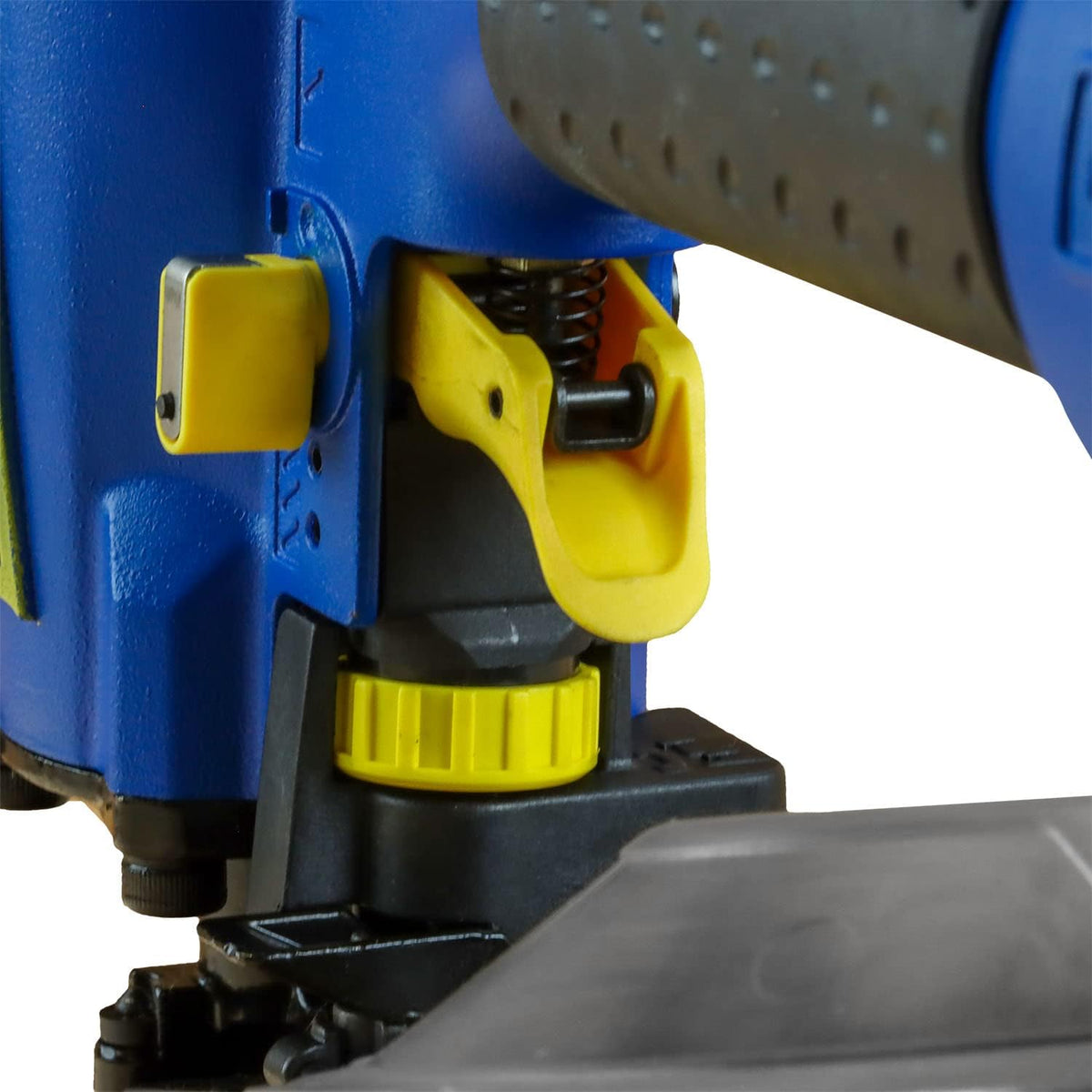 ECN45 Pneumatic 15 Degree 1-3/4" Coil Roofing Nailer with 1/4" NPT Industrial Swivel Fitting and Bag
