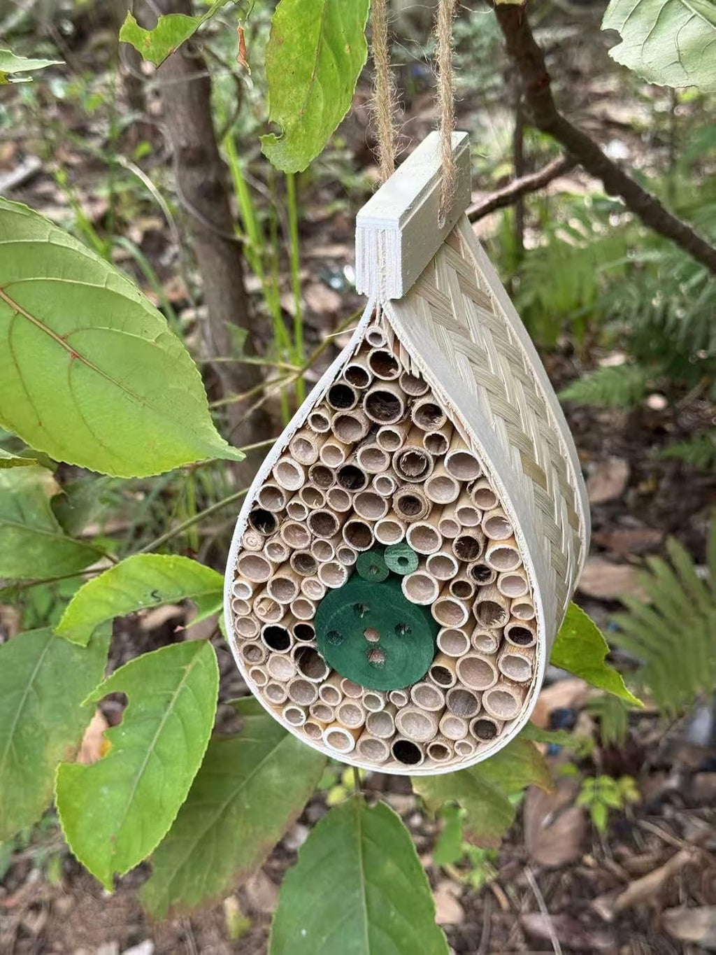Mason Bee House, Pollinating Palace，Hanging Wooden bee House Habitat with Bamboo Tubes for The Garden and Yard Bee