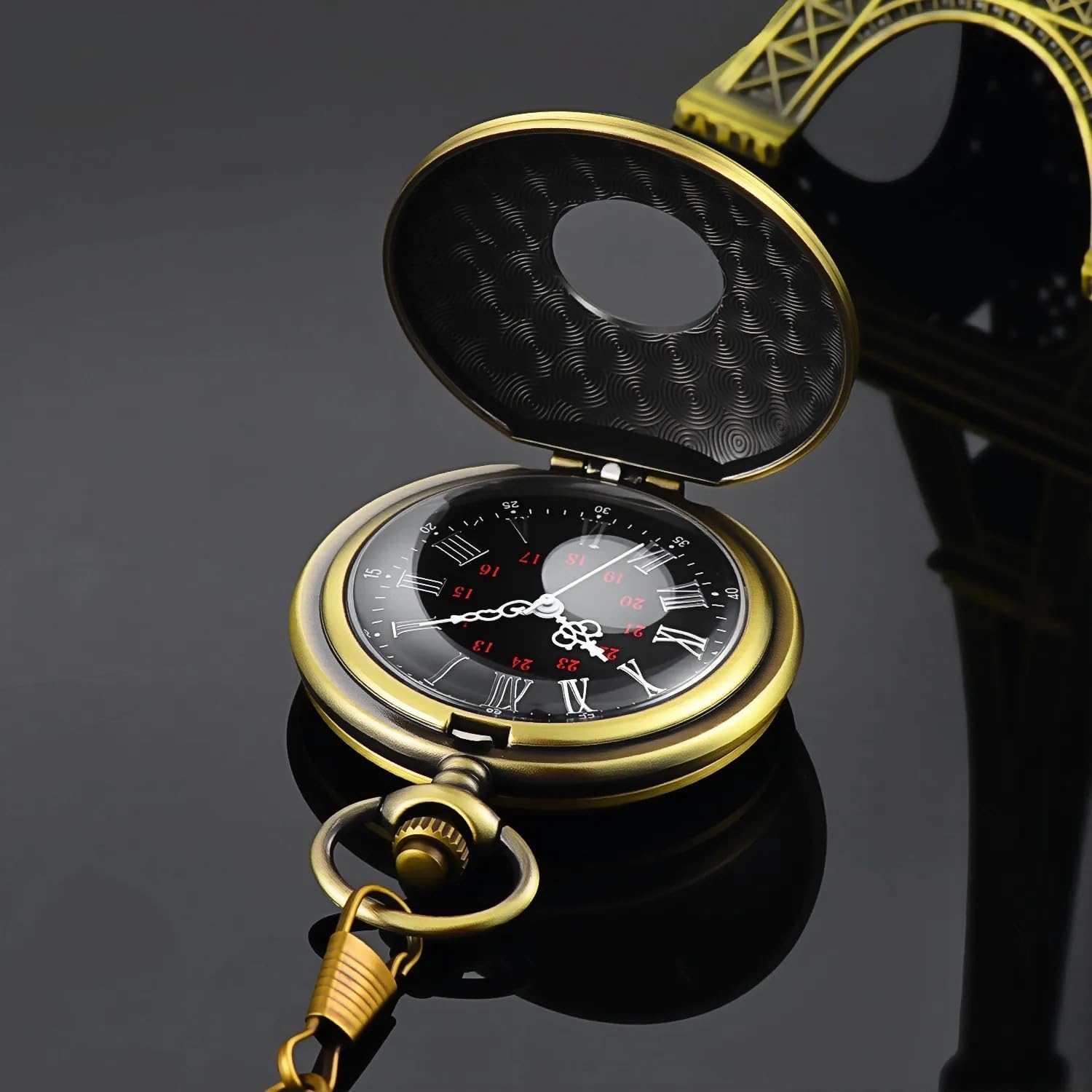 Vintage Pocket Watch Roman Numerals Scale Quartz Pocket Watches with Chain Christmas Graduation Birthday Gifts