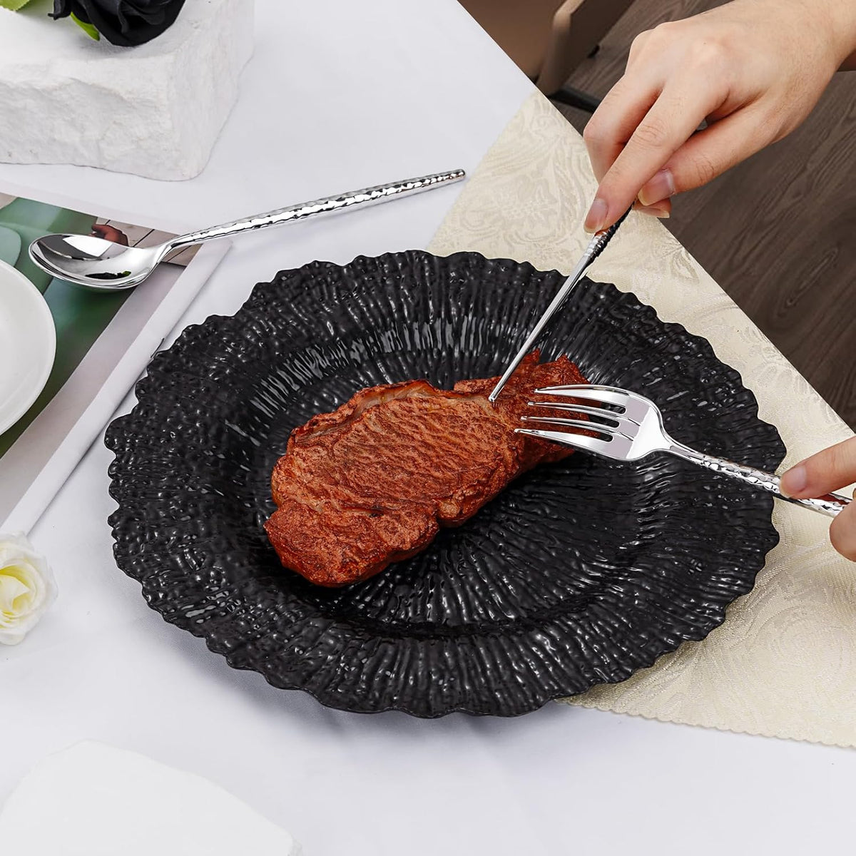 150PCS Silver Plastic Silverware, Disposable Utensils, Includes 50 Knives, Forks and Spoons, Hammered Silverware Set