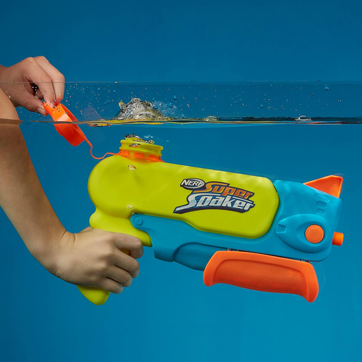 NERF Super Soaker Wave Spray Water Blaster, Wild Wave Soakage, Nozzle Moves to Create Wavy Stream, Outdoor Games and