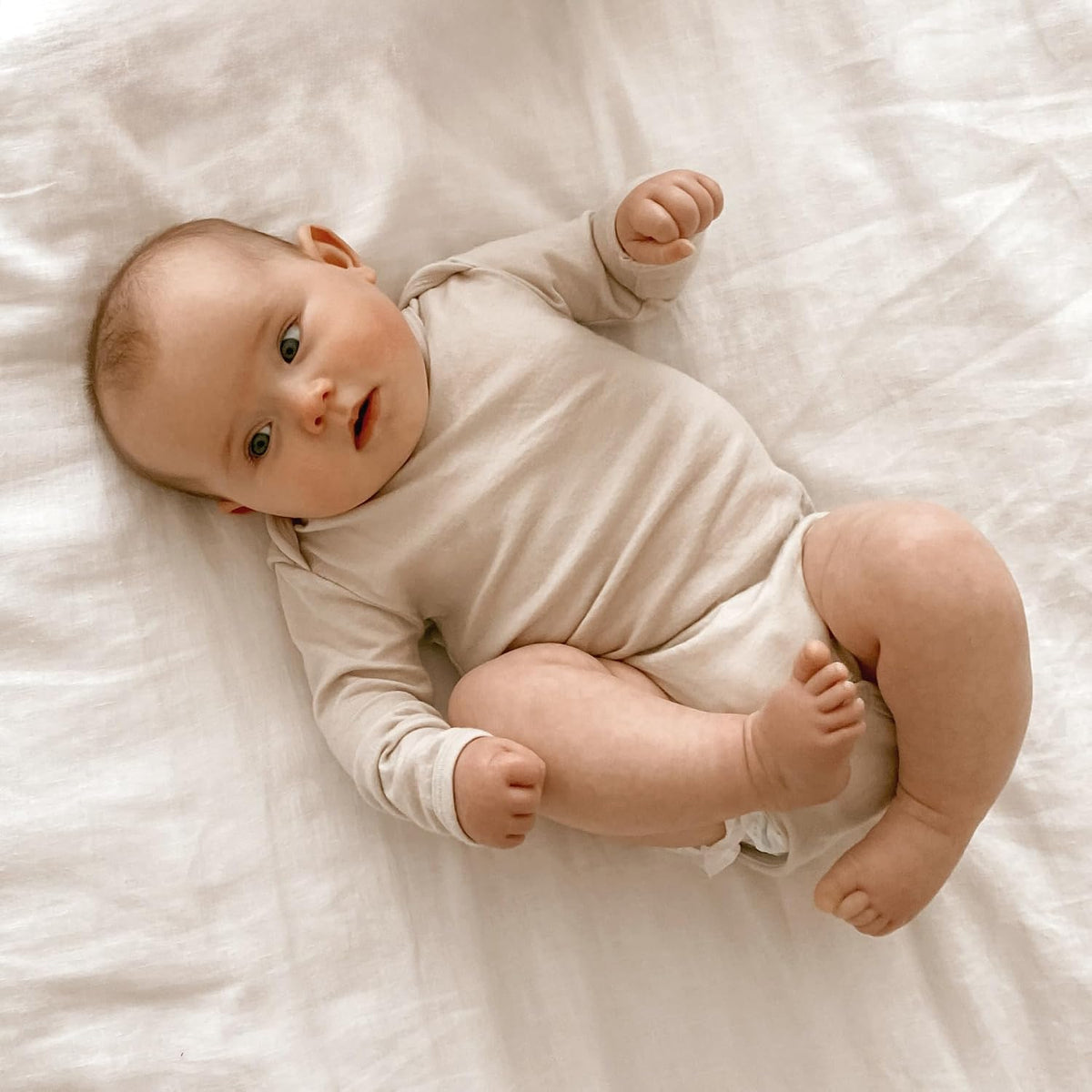 100% Superfine Merino Wool Baby Bodysuit - Long Sleeve Bodysuit for Boy and Girl - Tagless Neck Bodysuit for Unisex