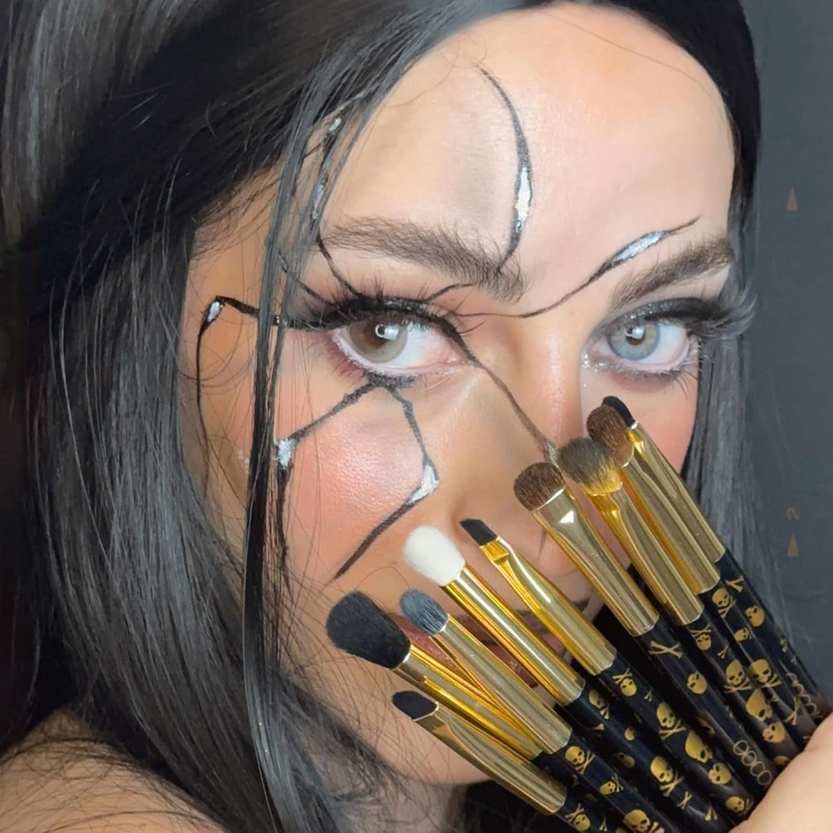 Eye Makeup Brushes 10Pcs Skull Printed Eyeshadow Makeup Brush Set Blending Concealer Eyebrow Eye Liners Premium