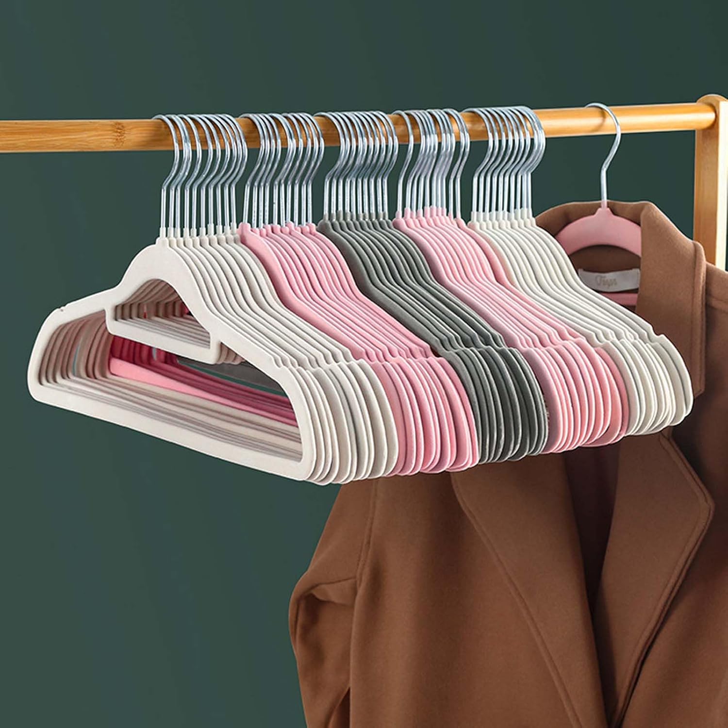 Velvet Clothes Hangers Set, Space-Saving Flocked Hangers for Shirts, Jackets, Coats, Non-Slip Velvet Hangers with