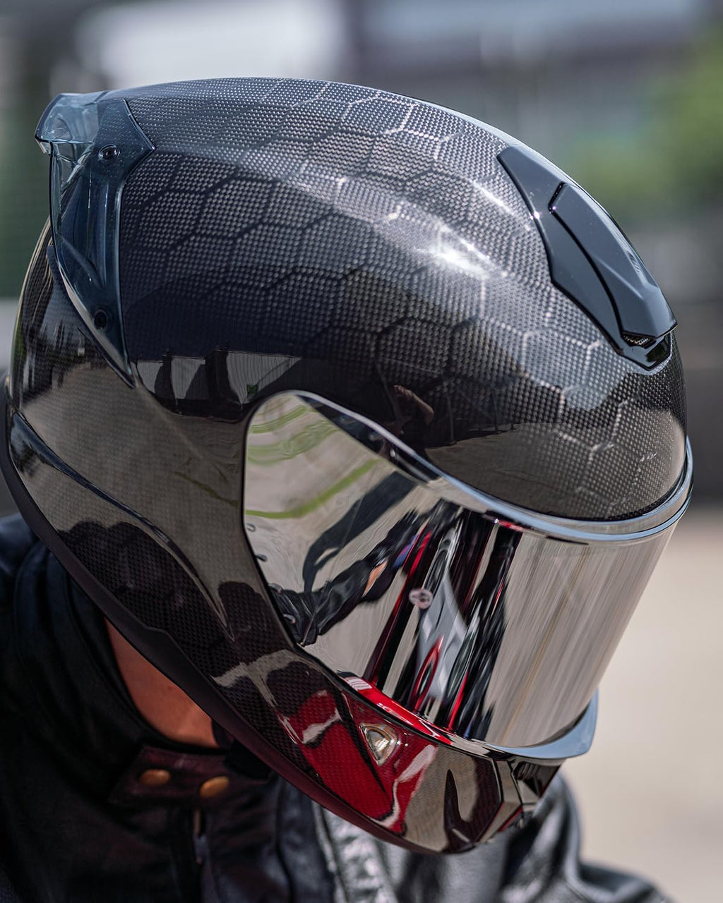 Carbon Fiber Motorcycle Helmets Lightweight Full Face Dual Visor Helmet with Rear Wing Pinlock Compatible Motorbike