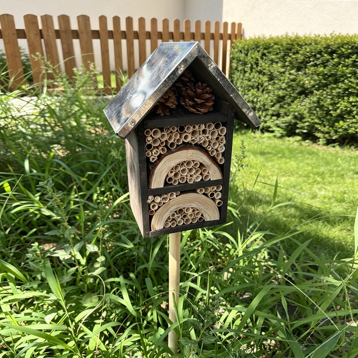 Wooden Insect Hotel with Ground Stake, Metal Roof Mason Bee House, Natural Bamboo Bug Habitat for Butterflies
