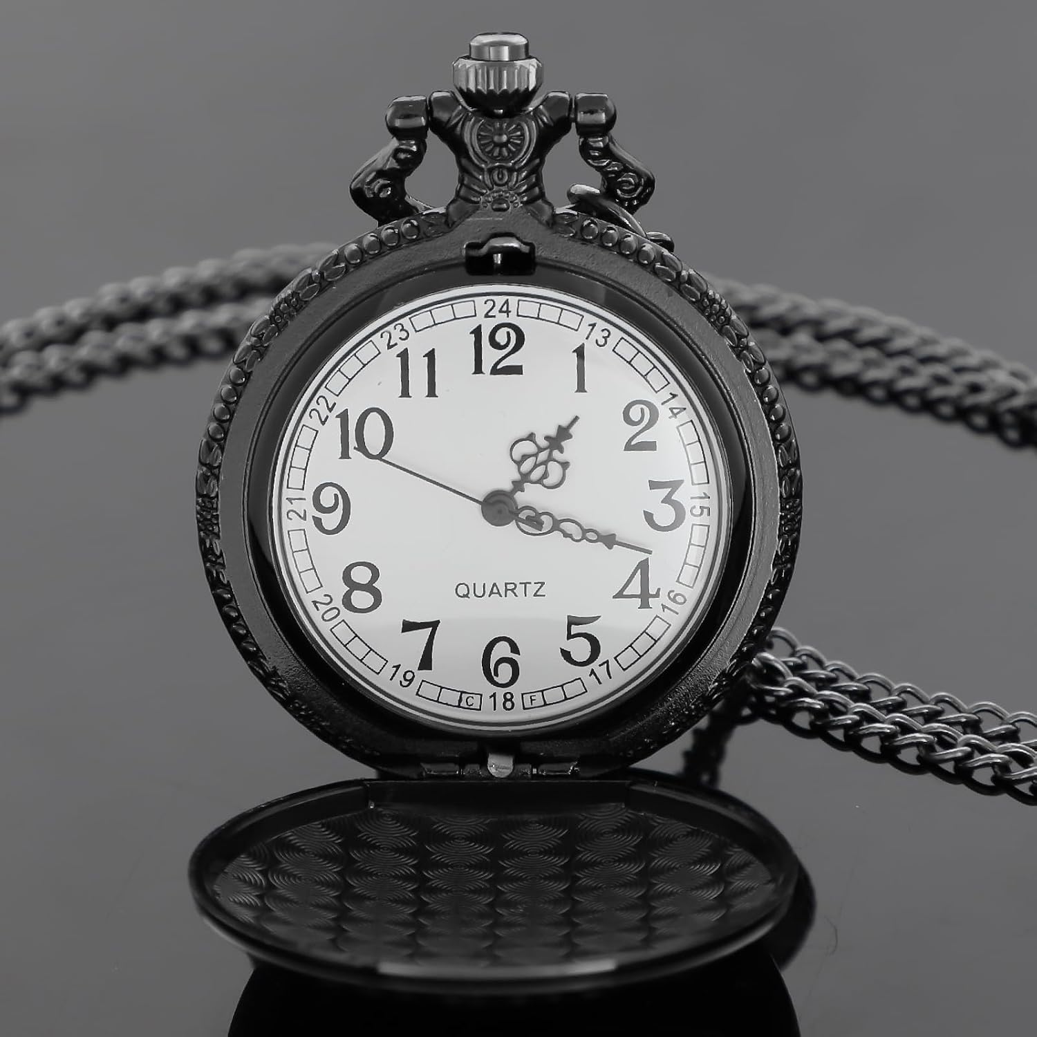 Vintage Pocket Watch Engraved Cowboy Skull Wolf 3D Pattern Arabic Numerals Quartz Pocket Watch with Chain Best Gifts