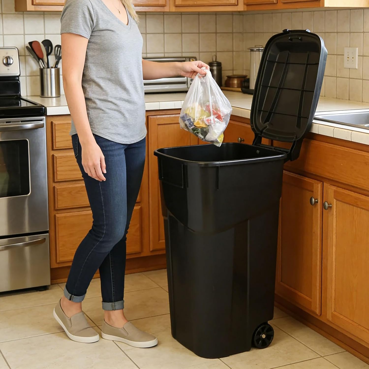 32 Gallon Trash Can, Black Large Capacity Garbage Bin with Lid and Wheels, Outdoor Trash Can for Kitchen, Garden