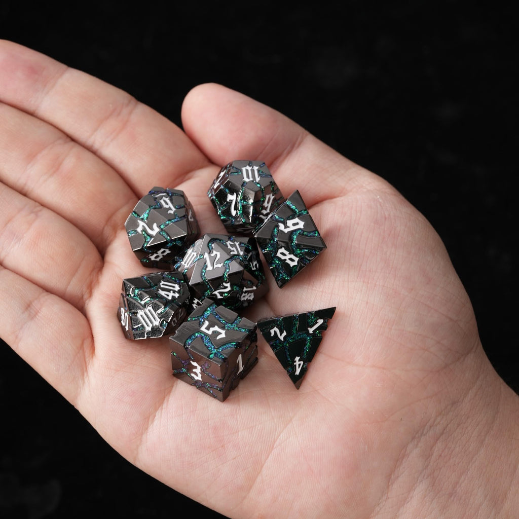 Metal Dice - Ancient Cracked - Black Green Glitter Cracks
